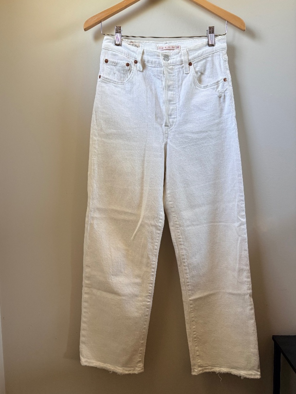 Levi’s Ribcage Straight White Ankle Jeans